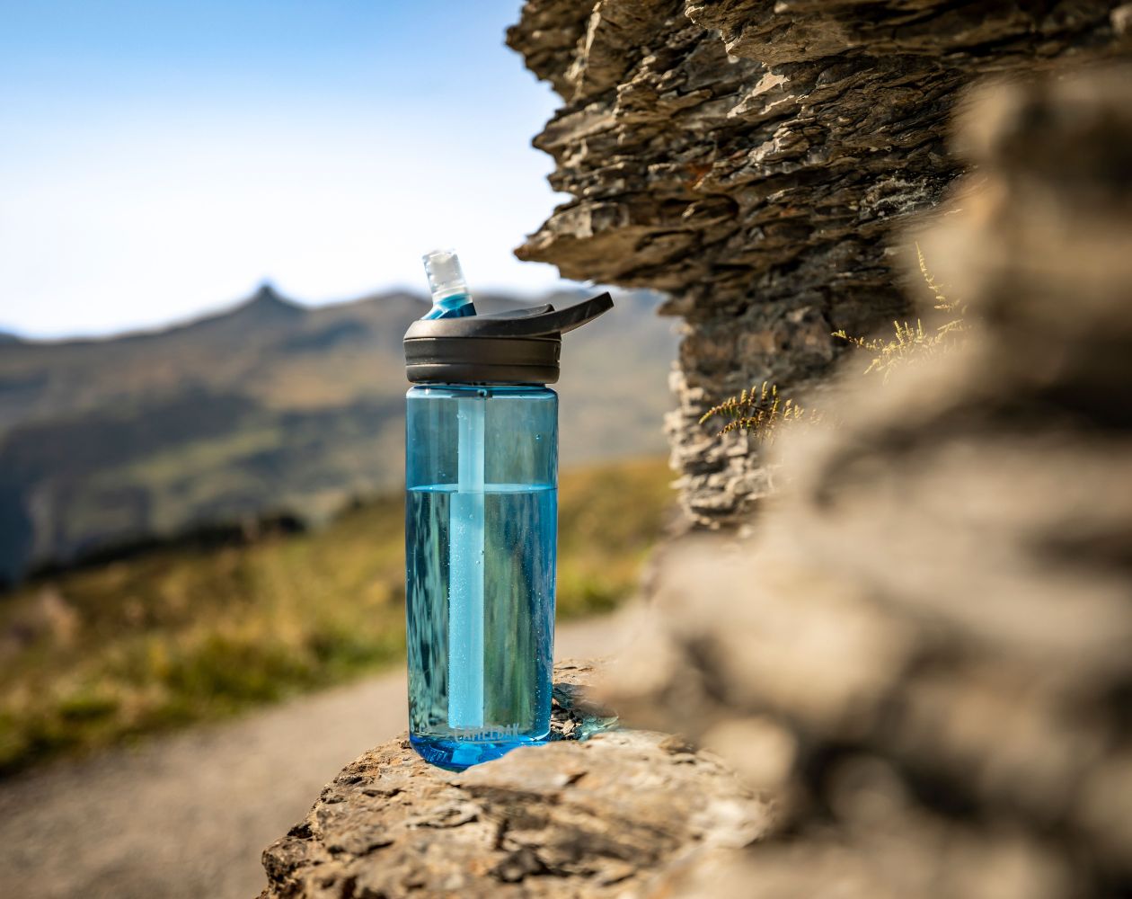  CamelBak Chute Mag BPA Free Water Bottle 25 oz, Lava : Sports &  Outdoors